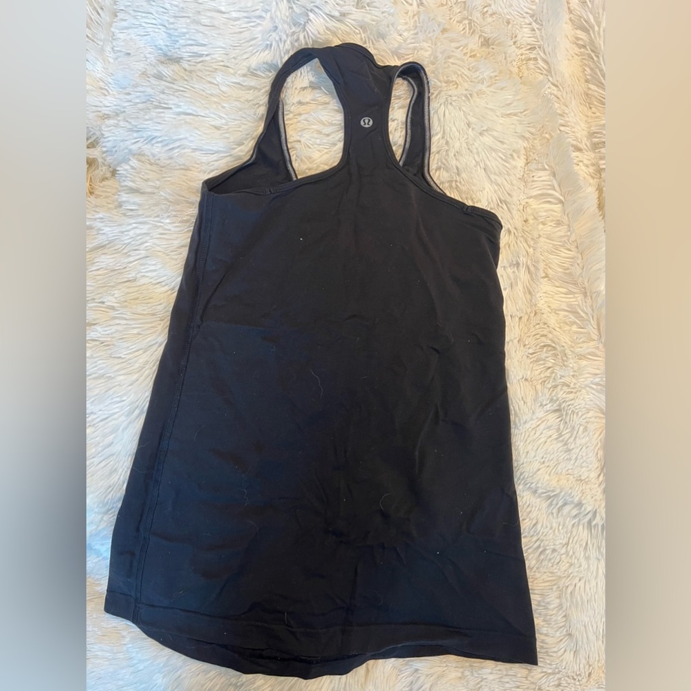 Lululemon tank )size 6 I think ?
